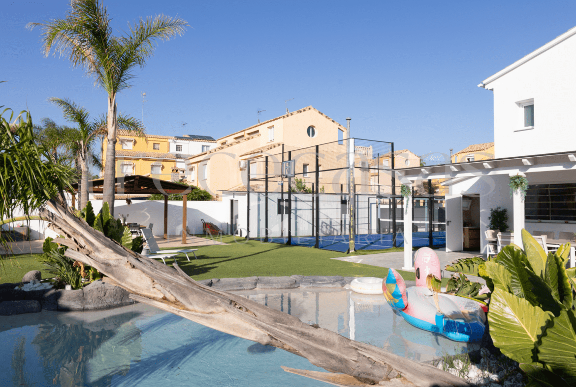 exclusivo chalet con zonas deportivas